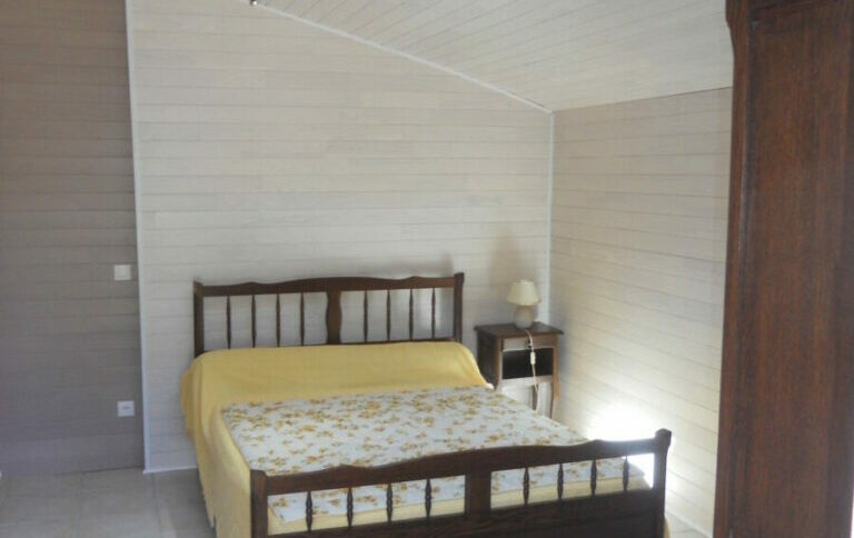 Gîte de Kermérour - chambre au rez de chaussée avec accès au jardin