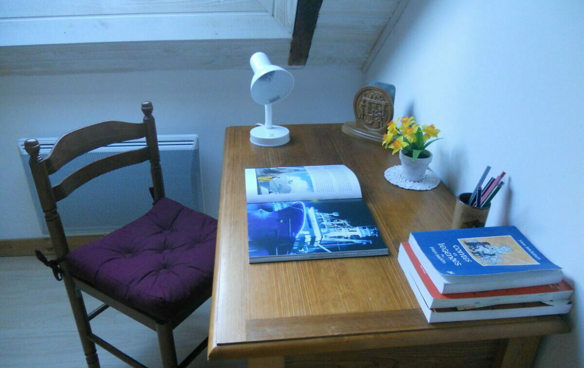 Gîte de Kermérour - coin lecture - chambre étage